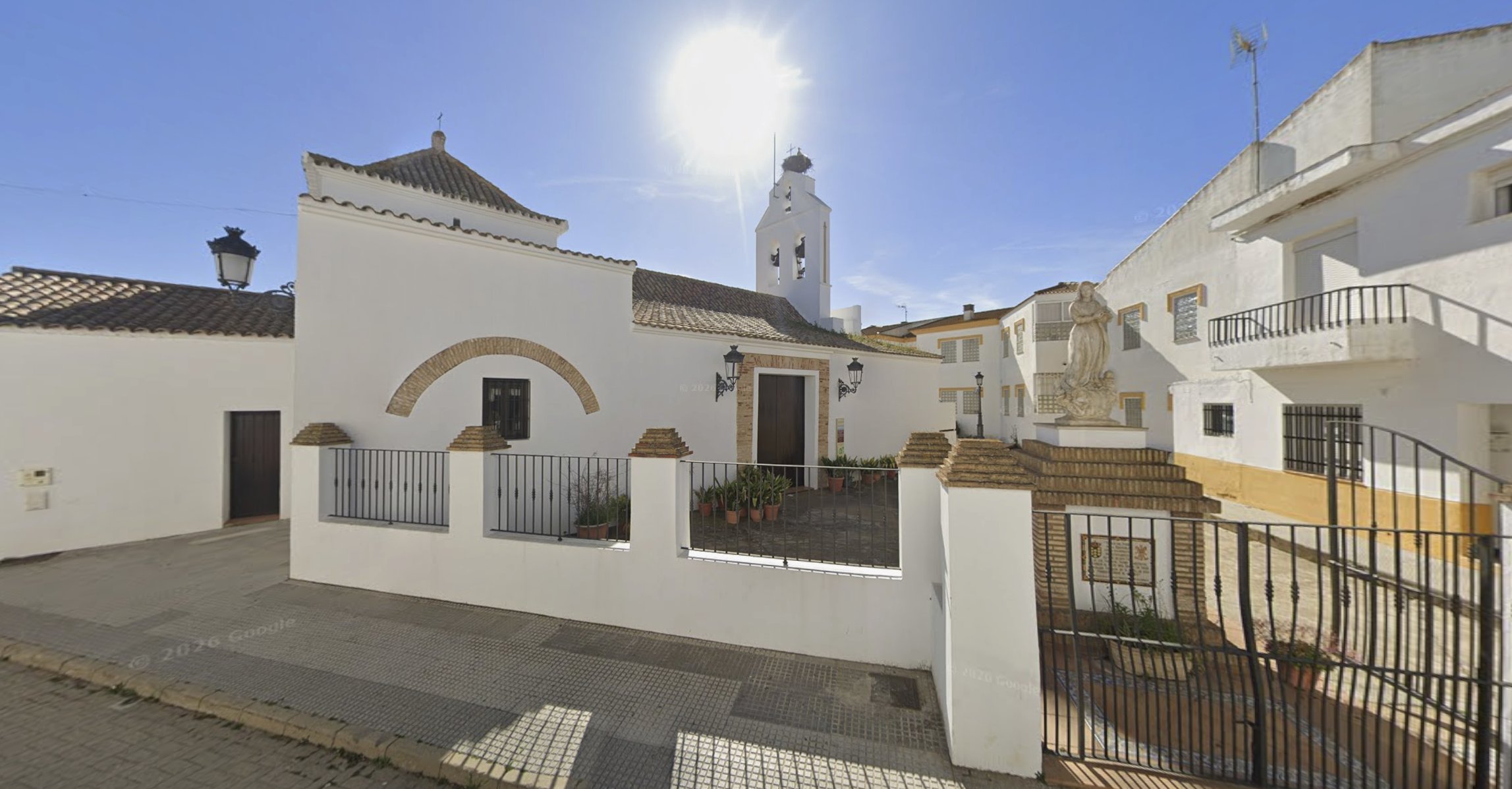 Fachada de la iglesia de Nuestra Señora de los Doce Apóstoles tras su restauración de 2005-2006